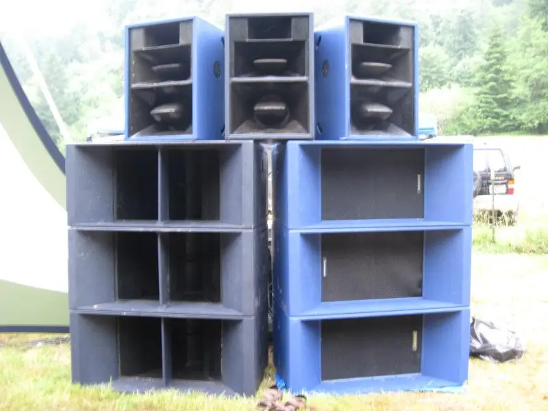 Turbosound Floodlight subwoofer and top stack